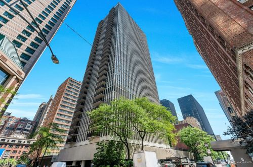 200 Delaware Pl, Chicago IL  60611-1798 exterior