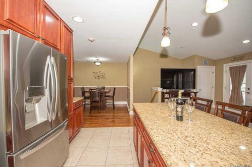 30 Della Dr, Babylon NY 11704-6240 exterior