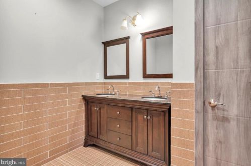 2276 51 St, Philadelphia PA 19131-2453 exterior