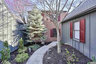 419 Cook Ct, Hummelstown, PA 17036-9136