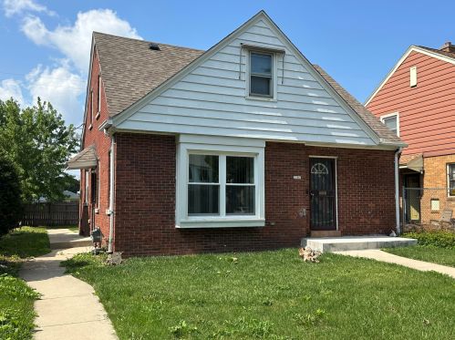 2307 Olive St, Milwaukee WI 53212-1025 exterior