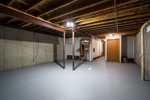 2910 Newhall St, Milwaukee WI 53211-3223 exterior