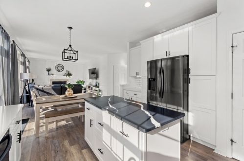 6016 Hawthorn Dr, Moon Twp PA  15108-9064 exterior