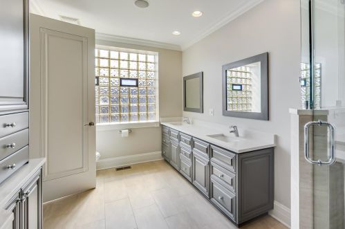 1542 Oakdale Ave, Chicago IL 60657-4024 exterior