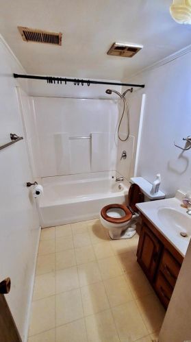 2804 Blackforest Dr, Saint Louis MO 63129-4031 exterior