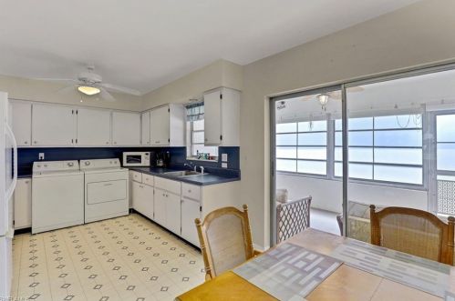 658 97 Ave, Naples FL 34108-2281 exterior