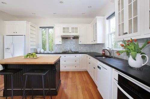 81 Central St, Newton MA 02466-2403 exterior