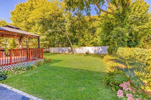 551 18 St, Babylon NY 11704-2206 exterior