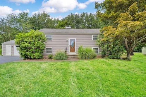 121 Green Meadow Rd, Milford, CT 06461-2259