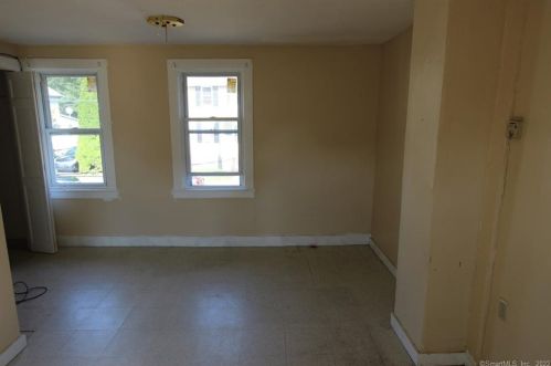 12 Smith St, Derby CT 06418-1216 exterior