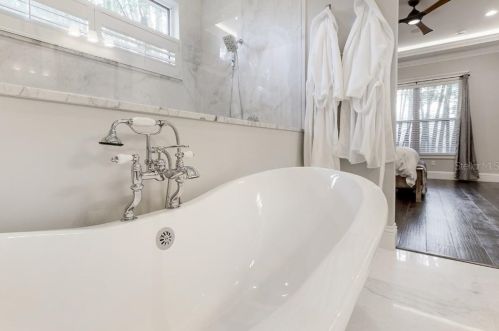 305 Hanna Ave, Tampa FL  33604-6633 exterior