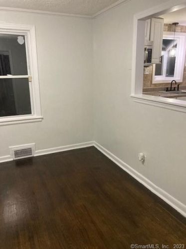 83 Burnham St, Hartford CT 06108-1005 exterior