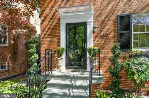 4517 Clark Pl, Washington, DC 20007-2502