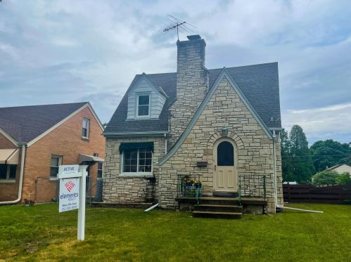 2656 71st St, Milwaukee, WI 53219-2511