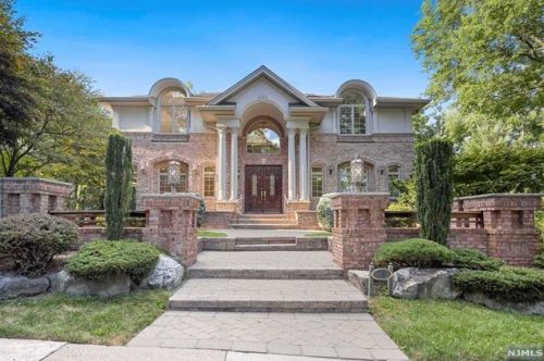 32 Lenox Ave, Demarest NJ 07627-2112 exterior