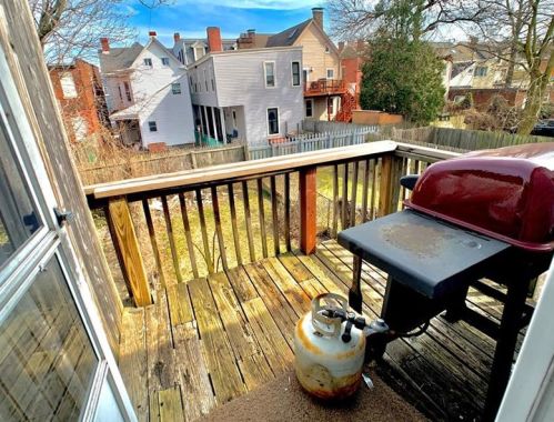 3232 Dawson St, Pittsburgh PA 15213-4523 exterior