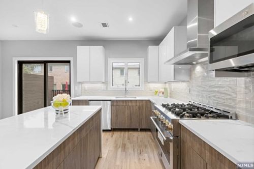 55 Knox Ave, Cliffside Park NJ 07010-3102 exterior