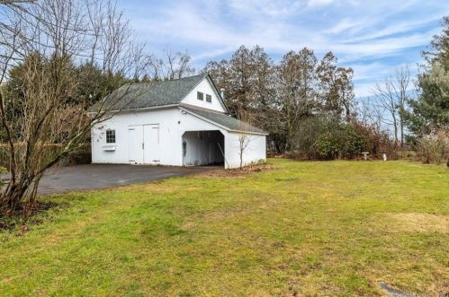 83 Maple St, Ellington CT  06029-3350 exterior