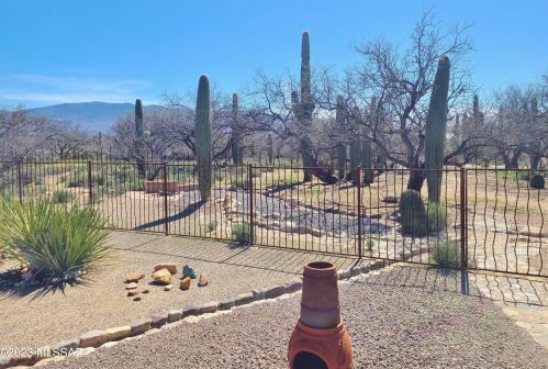 11364 Prince Rd, Tucson AZ 85705-3025 exterior