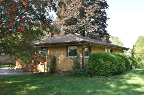 4439 Spg Ln, Milwaukee WI 53223-4454 exterior