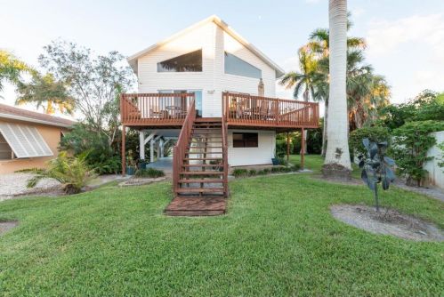 125 Jamaica Dr, Naples FL 34113-4057 exterior