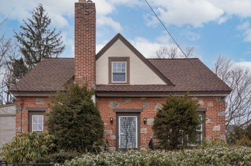 7 Waycross St, Worcester, MA 01605-3821