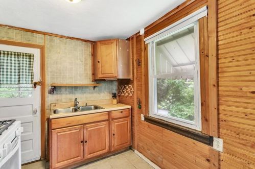 1008 Universal Rd, Pittsburgh PA 15235-3859 exterior