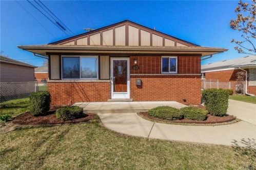 935 Kenilworth Pl, Clawson, MI 48017-1018