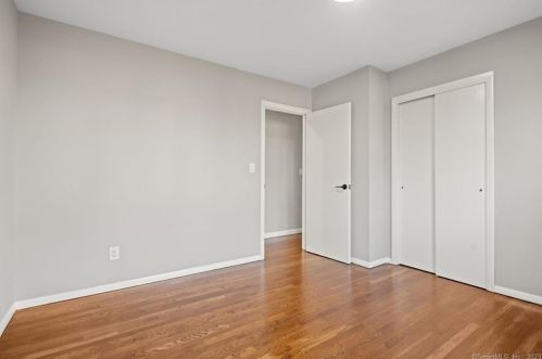 32 Fairview Dr, Farmington CT 06032-2517 exterior