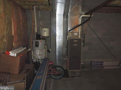 1053 Sterling Pl, Lancaster PA  17603-8839 exterior