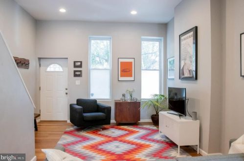 2126 8th St, Philadelphia, PA 19148-3128