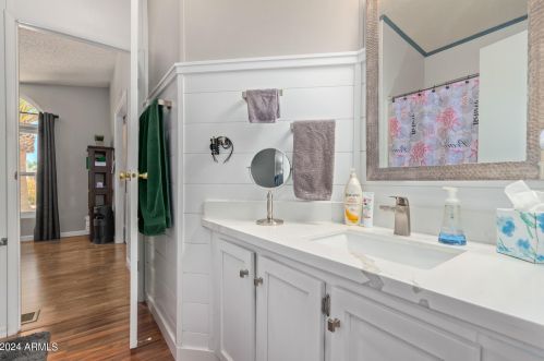 8936 Lakeview Dr, Chandler AZ 85248-6917 exterior