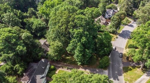 3631 Kingsboro Rd, Atlanta GA  30319-1312 exterior