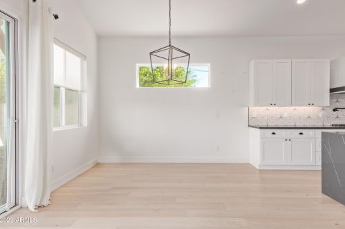 4239 42nd St, Phoenix AZ  85018-4207 exterior