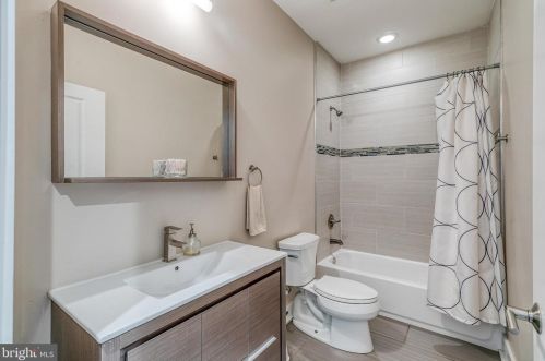 2315 Ellsworth St, Philadelphia PA 19146-2419 exterior