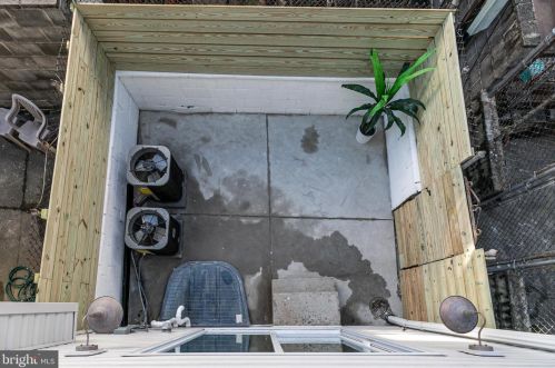 1009 Greenwich St, Philadelphia PA 19147-6409 exterior