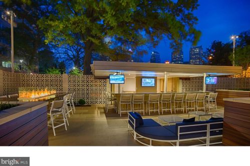 2202 Benjamin Franklin Pkwy, Philadelphia PA  19130-3604 exterior