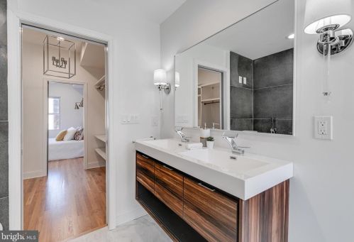 1009 Greenwich St, Philadelphia PA 19147-6409 exterior