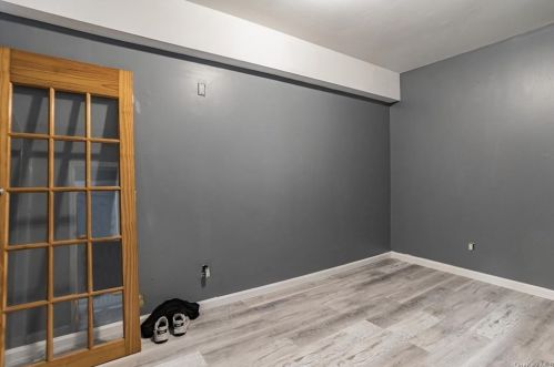 585 Van Nest Ave, Bronx NY 10462-3937 exterior