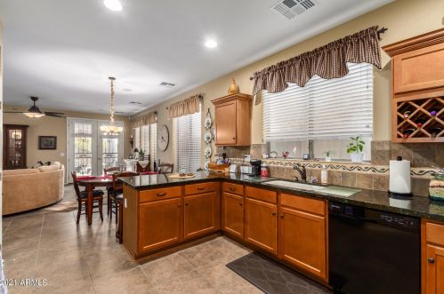 7706 24 Dr, Phoenix AZ 85041-7668 exterior