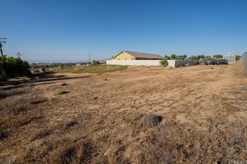 17585 Mariposa Ave, Riverside CA 92508-9442 exterior