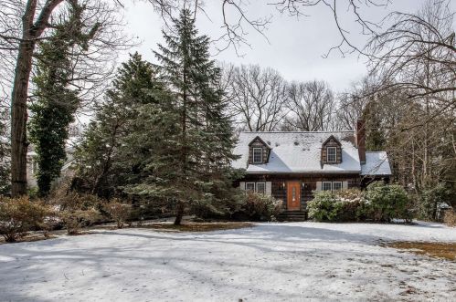 141 Deforest Rd, Huntington Station, NY 11746-4806