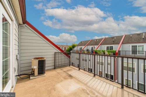 202 Admirals Way, Philadelphia PA 19146-5213 exterior