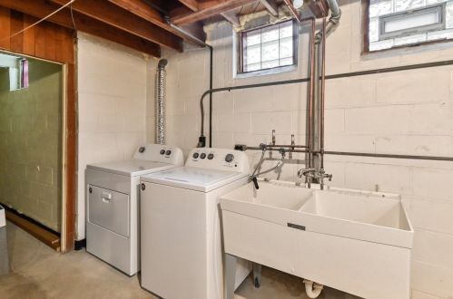 8465 Ravenswood Cir, Milwaukee WI 53226-4653 exterior