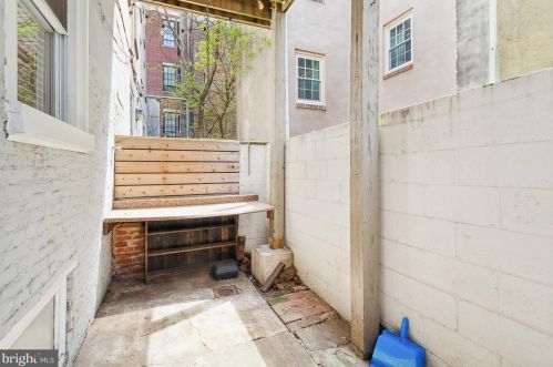 1318 Addison St, Philadelphia PA 19143-1203 exterior