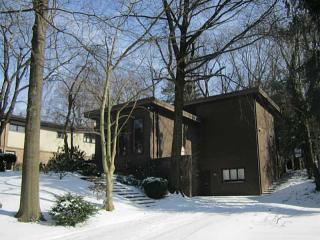 2318 Marbury Rd, Pittsburgh, PA 15221-3670