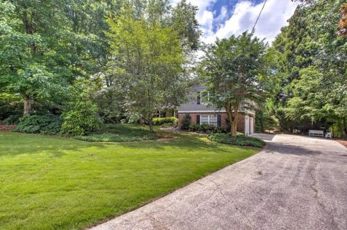 2425 Kingsland Dr, Atlanta GA 30360-1441 exterior