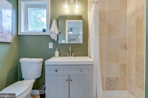 2813 Memorial St, Alexandria VA  22306-1743 exterior