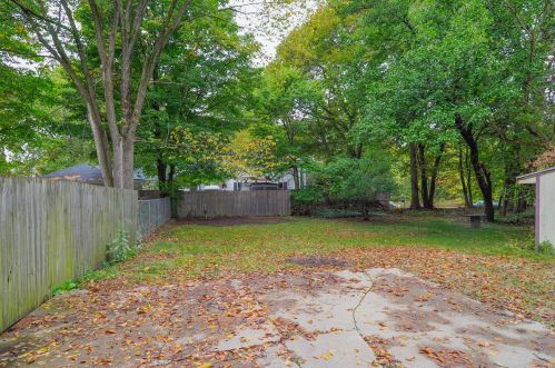 1820 Oakland Dr, Kalamazoo MI 49008-1805 exterior