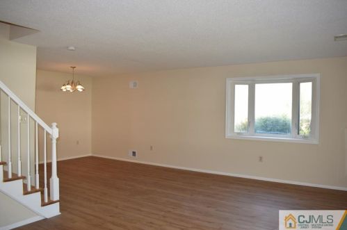 113 Sassafras Ct, New Brunswick NJ  08902-5016 exterior